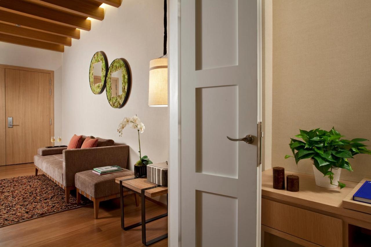 Oasia Resort Sentosa By Far East Hospitality Singapore Exterior photo A door opening into a living room