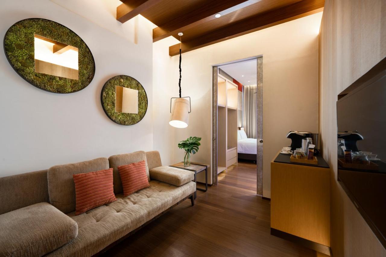 Oasia Resort Sentosa By Far East Hospitality Singapore Exterior photo A suite at the hotel