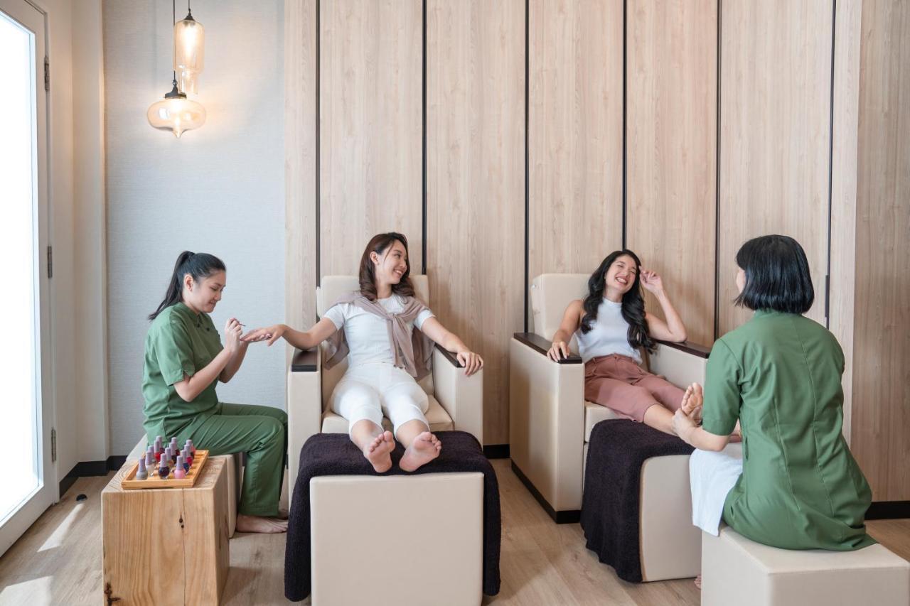 Oasia Resort Sentosa By Far East Hospitality Singapore Exterior photo Thai foot massage