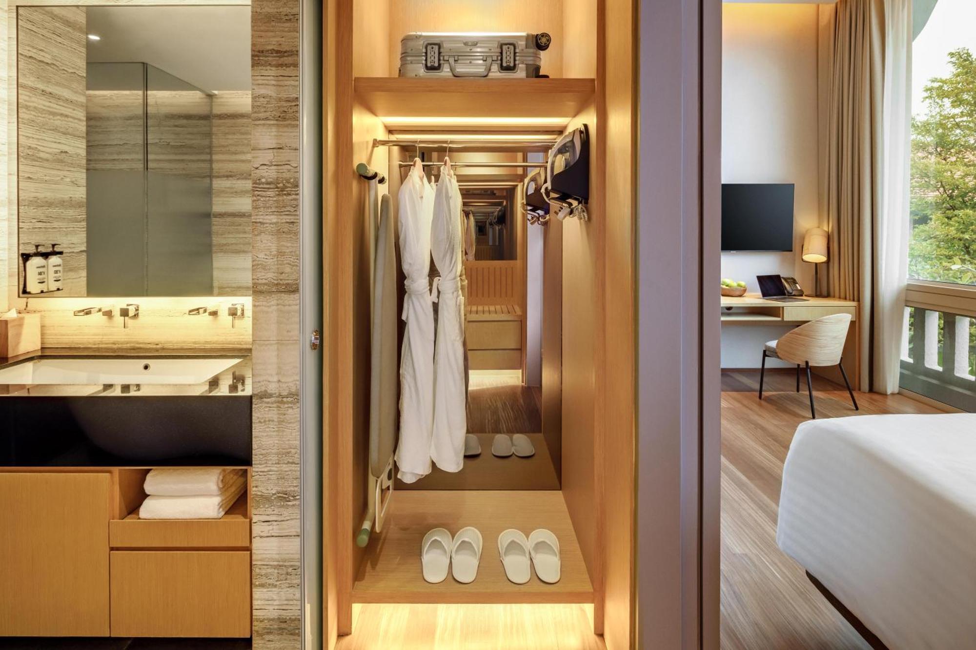 Oasia Resort Sentosa By Far East Hospitality Singapore Exterior photo A walk-in wardrobe